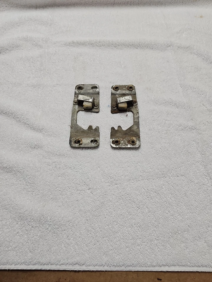 Pestillos de puerta Chevy C10 C20 1960-66 - par izquierdo y derecho - GM ORIGINAL - funcionando Foto 1 de 4