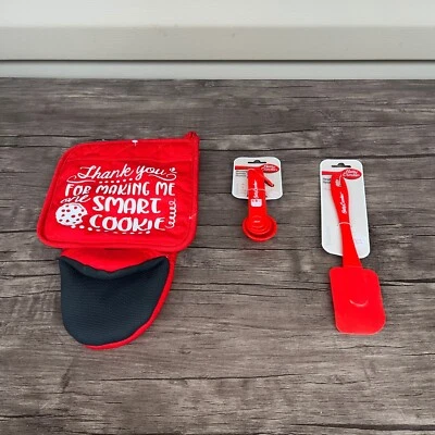 Juego para hornear Betty Crocker, incluye guantes, cucharas medidoras y espátula nuevo con etiquetas Foto 1 de 4