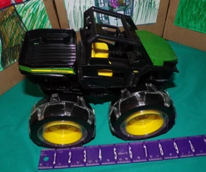 ERTL JOHN DEERE RSX UTILITY BUGGY 4X4 BATTERY OPERATED WHEELS LIGHT UP COOL VGC - Picture 1 of 6