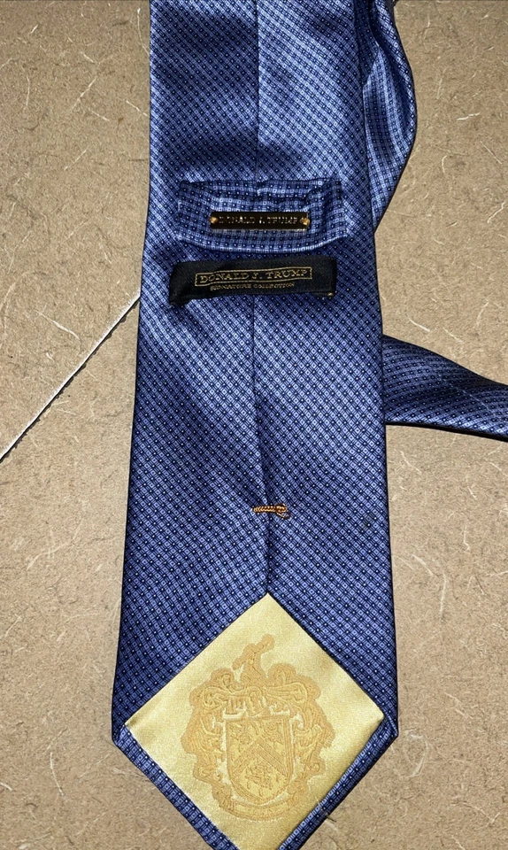 Corbata Donald Trump Signature 42" X 3,5” seda azul macizo diamante corbata Foto 1 de 4