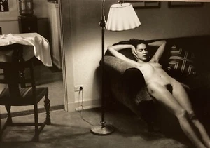 Helmut NEWTON, Domestic Nude IV, Chateau Marmont, LA, 1992 matted litho 11x14fr - Picture 1 of 3