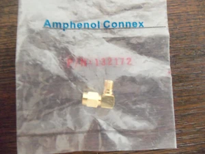 Amphenol Right Angle SMA Jack to SMA Plug Adapter 50 Ohm new sealed - Zdjęcie 1 z 3