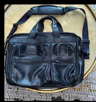 Bolsa maleta de couro expansível Tumi - Imagem 1 de 4
