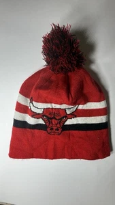 Chicago Bulls Knit Beanie Hat Pom Fan Favorite - Picture 1 of 4