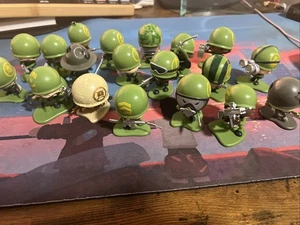 Awesome Little Green Men - Lot of 19 - Picture 1 of 4