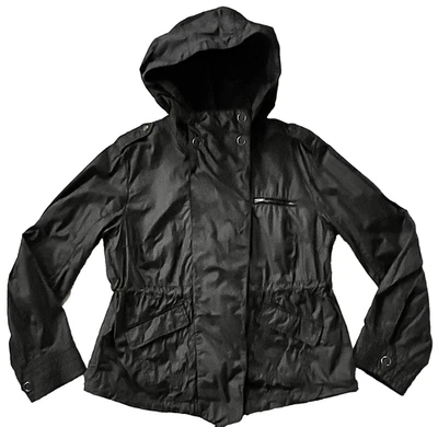 Chaqueta de lluvia con capucha de nailon a cuadros sutiles gris negro Free People 1970 para mujer L Foto 1 de 4