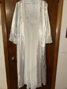 Linea Donatella White Satin Sequin Bridal Peignoir Nightgown Robe Set Medium DR1 - Picture 1 of 8