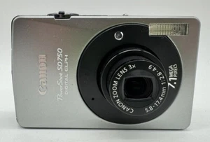 Canon PowerShot SD750 Digital Camera 7.1MP Silver Bundle Battery Charger WP Case - Picture 1 of 16