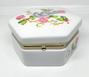 Avon Holiday Greetings 2" x 3,25" Porzellan Taube & Mistelzweig 1983 Schmuckschatulle - Bild 1 von 6