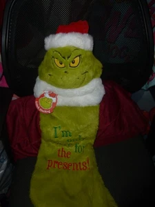 Grinch Strumpf mit Plüschkopf - Ich bin nur wegen Geschenke hier! - Bild 1 von 4