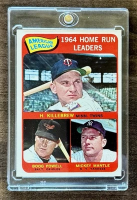 1965 Topps #3 Mantle/Killebrew/Powell Líderes de jonrones de la Liga Americana Salón de la fama en muy buen estado Foto 1 de 2