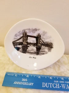 Vintage MCM Tower Bridge Staffordshire Bone China Trinket Dish Amoeba Oval Shape - Picture 1 of 4