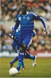 FRANCIA, MÓNACO Y BURNLEY: FOTO DE ACCIÓN FIRMADA POR FREDERIC NIMANI 6x4 + certificado de autenticidad - Imagen 1 de 1