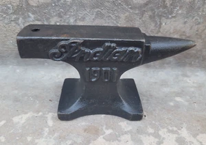 Indian Motorcycles 1901 Amboss mit Antikfinish und erhabenen Buchstaben Briefbeschwerer - Bild 1 von 5