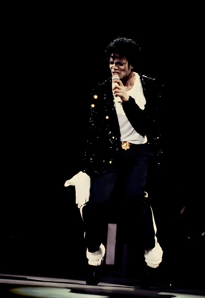 11.69x16.54 迈克尔·杰克逊 5 照片海报 Billie Jean 现场摄影 — 第 1/1 张图片