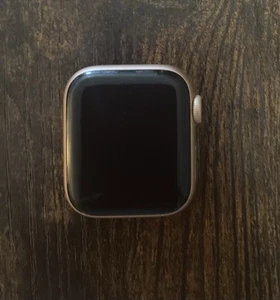 Apple Watch 4 Series - Picture 1 of 7