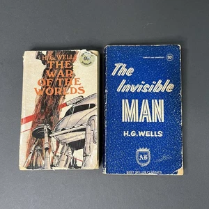 H.G. Wells Lot: War of the Worlds + The Invisible Man Paperbacks Vintage 1968 - Picture 1 of 21
