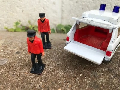 Vintage Corgi Toys Whizzwheels Vigilant Range Rover Ambulance with stretcher men - Image 1 of 4
