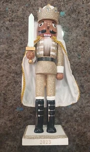 2023 Wondershop Target Gold Soldier Guard Wood Nutcracker Detailed - Picture 1 of 6