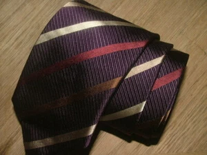 CORBATA PARA HOMBRE DANIEL MILANO 100 % SEDA HECHA EN ITALIA RAYAS MORADAS #0230 - Imagen 1 de 4