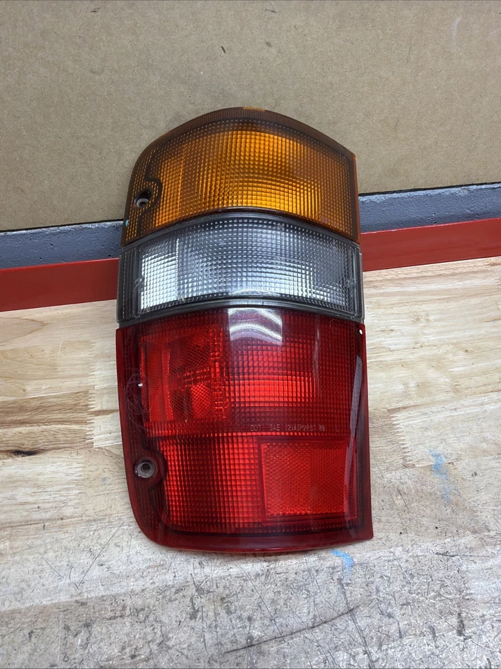 1992 - 1999 Isuzu Trooper Acura SLX  OEM Factory Tail Light  Left Driver 92-99 Foto 1 de 4