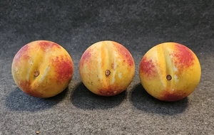 Juego de 3 antiguas piedras de mármol de alabastro italiano talladas a mano melocotones, pátina - Imagen 1 de 5