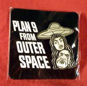 Pin exclusivo Loot Fright Plan 9 del espacio exterior del artista Austin James - Imagen 1 de 1