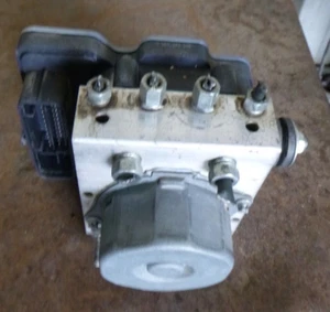 Suzuki Swift FZ 9/10-4/17 ABS Pump - Picture 1 of 4