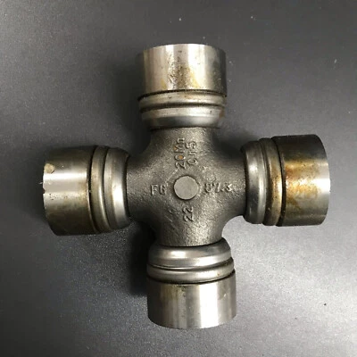 Junta universal 44 x 125 U 746 LÖBRO para camiones Daf / Magirus-Iveco / Merc / Man Foto 1 de 3