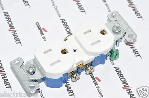 Receptacl dúplex resistente a la manipulación 1 pieza-COOPER TR270W 15A 125 V NEMA 5-15R - Imagen 1 de 4