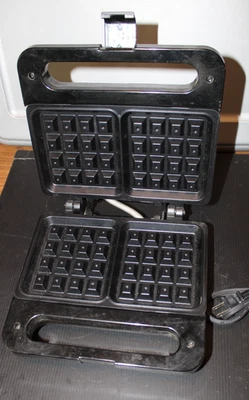 Gofrera Belga Salton Modelo WM-4 De Colección Eléctrica, Negra, Antiadherente Foto 1 de 4