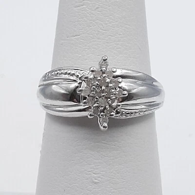 Anel aglomerado de diamante banda larga ouro branco 10K tamanho 6,5 - Imagem 1 de 3