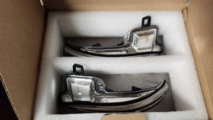 OEM 3rd Gen Toyota Tacoma Side Mirror Turn Signals for 2016 2017 2018 2019 + - Picture 1 of 1