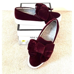 Nine West Velvet Sneaker, Nwonosha, Burgunder Schleifenschuhe, Slipper, Größe 5,5, Neu mit Etikett - Bild 1 von 8