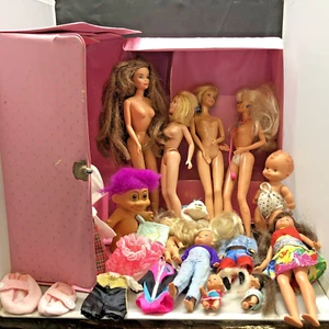 Estuche de muñeca de moda Barbie 1985 Mattel, 12 muñecas, un perro, varias prendas - B11 - Imagen 1 de 18