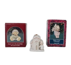 🚨 Precious Moments 528021 "Theres A Christian Welcome Here" Vntg + 2 Ornaments - Picture 1 of 7