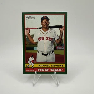 2025 Topps Heritage - High Number SP Rafael Devers #445 Dark Green Border - Picture 1 of 2