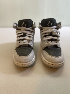 Nike Jordan 1 retrô cinza lobo médio tamanho 4,5 Y ótimo estado - Imagem 1 de 4