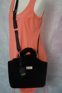 Schwarze pelzige Guess Umhängetasche Medium - Bild 1 von 9