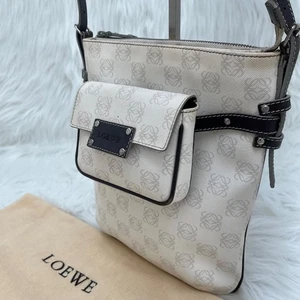 Schöner Artikel✨LOEWE Schultertasche Anagram Logo Allover Muster - Bild 1 von 20