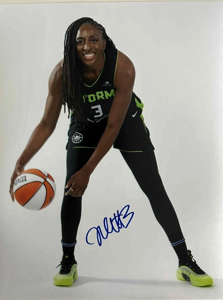 Nneka Ogwumike 签名 8.5 x 11 图片 100% 正品 西雅图存储 — 第 1/1 张图片