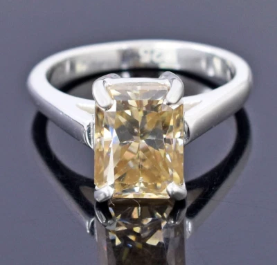 Anillo solitario de diamantes champán tratados con certificación de 3,40 quilates en plata 925. Foto 1 de 4