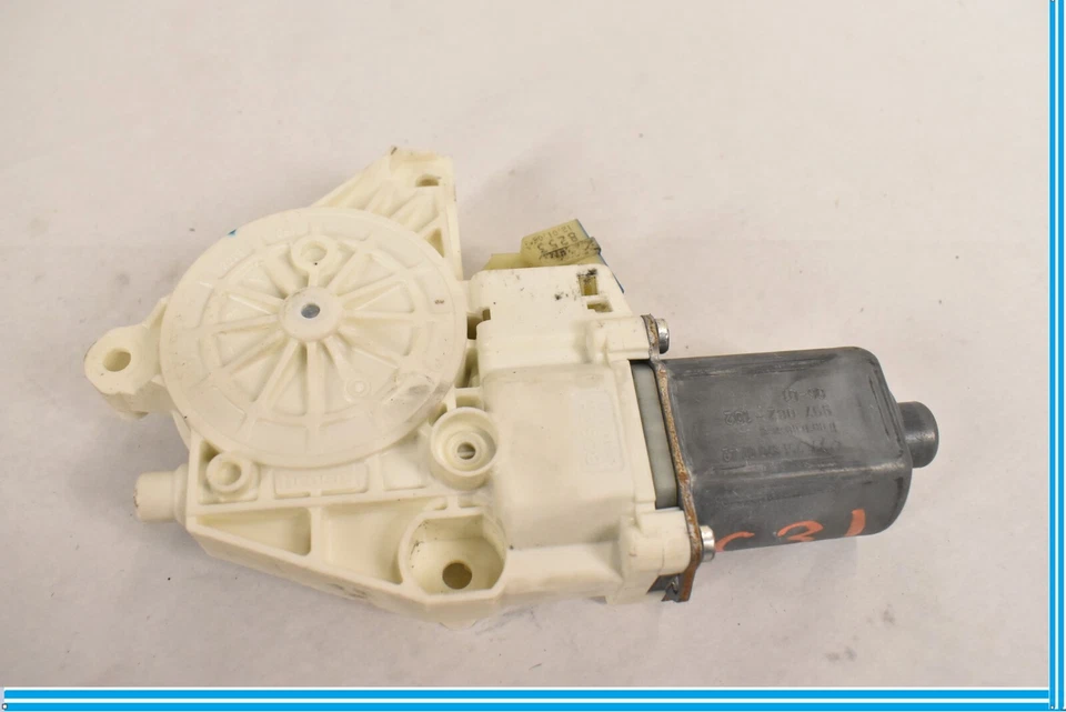 ДВИГАТЕЛЬ РЕГУЛЯТОРА СТЕКЛА ЛЕВОЙ ВОДИТЕЛЬСКОЙ ДВЕРИ MERCEDES BENZ OEM W164 W251  - Изображение 1 из 4