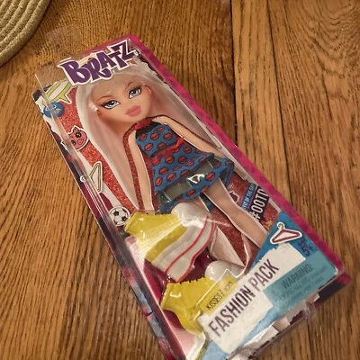 BRATZ DELUXE FASHION PACK KISSES! XOXO OUTFIT & SHOES 2015 - Image 1 of 4