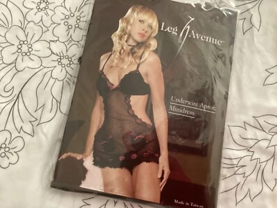 SEXY CONJUNTO DE LENCERÍA ÍNTIMA DE MALLA CON DELANTAL DE AROS NEGRO Y TANGA - Pequeño Foto 1 de 4