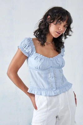 BDG Blusa Pradera Acanalada Urbana Floral Bordada Botón Volantes Top Corto L NUEVA Foto 1 de 4