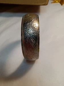 VTG Silver-Tone Lightweight Bangle with Raised Flowers & Leaves. 4 CutOut Hearts - Picture 1 of 11