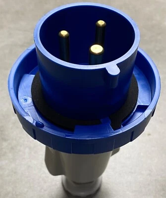 GEWISS GW60037 Straight Industrial Plug, IP67, 2P + E, 32A, 200-250V - Image 1 of 4