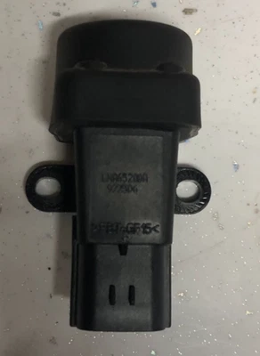 JAGUAR XJ6 XJ8 XK8 XJR XKR 1994-2002 FUEL CUT OFF / INERTIA SWITCH - Image 1 of 3