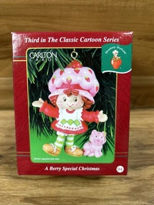Vintage 2001 Strawberry Shortcake A Berry adorno especial de Navidad con caja  - Imagen 1 de 3